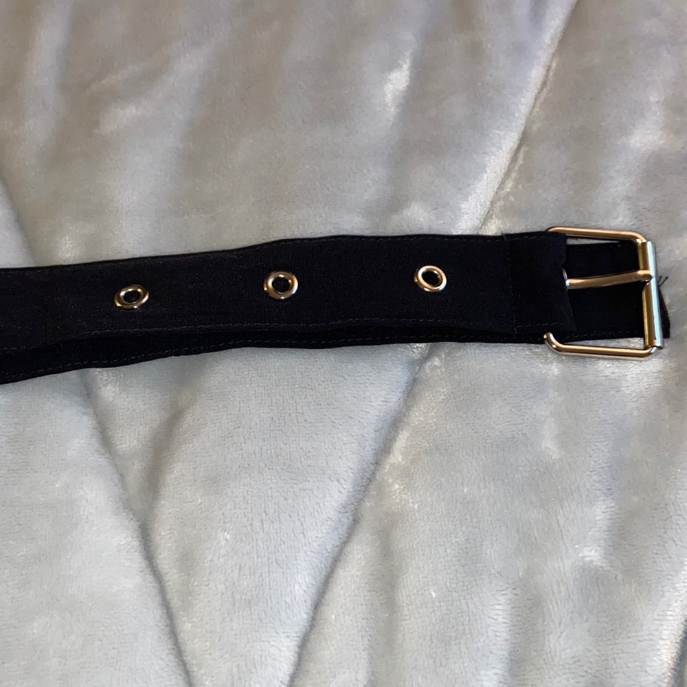 Black looped belt, pretty long. In good condition